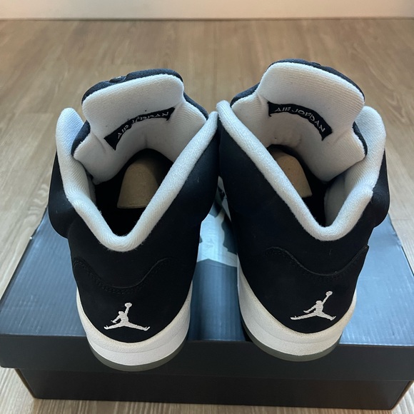 Air Jordan 5 - Oreos. Size 7 in youth. - Picture 4 of 8